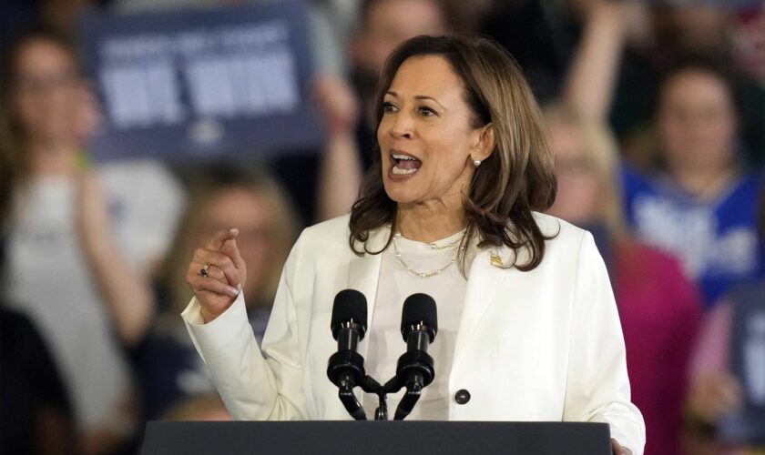 Présidentielle américaine : Kamala Harris alerte sur une arrivée au pouvoir du « dictateur » Trump